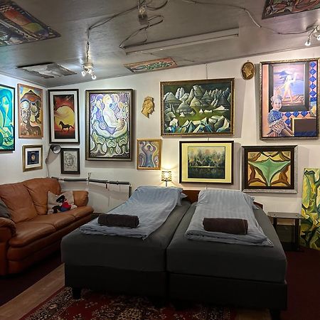 Brimarsbru Sleep Inn-Art Gallery Njarthvik Bagian luar foto