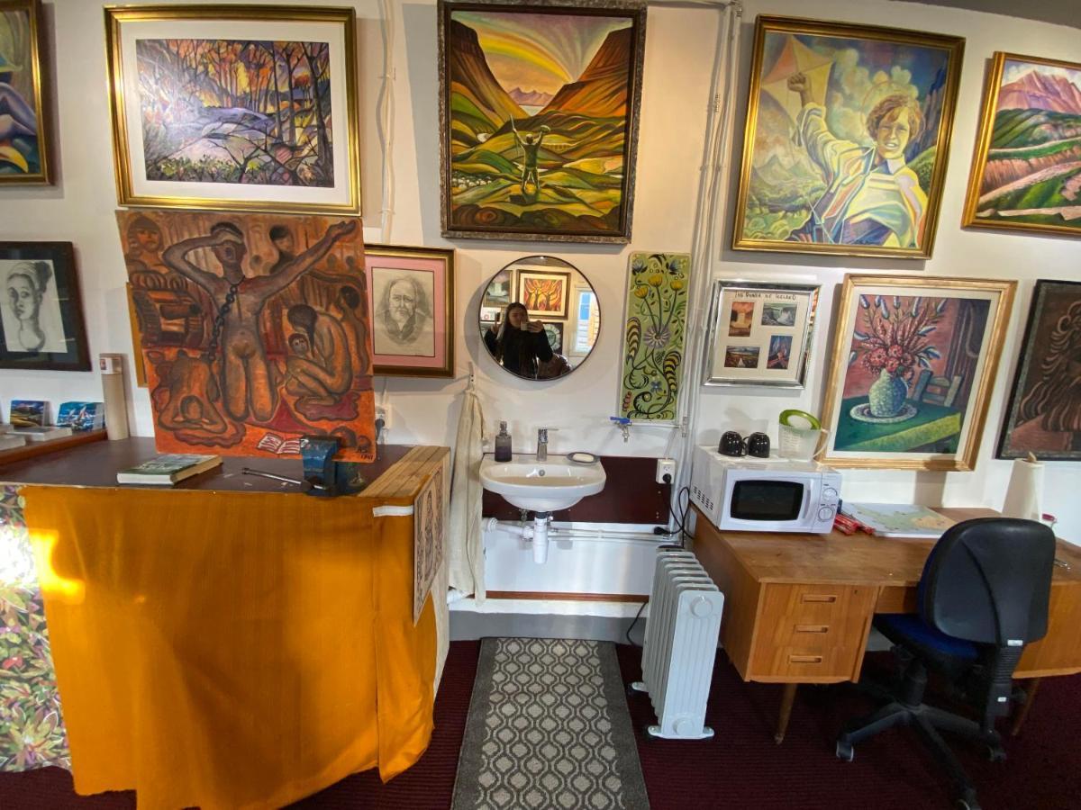 Brimarsbru Sleep Inn-Art Gallery Njarthvik Bagian luar foto